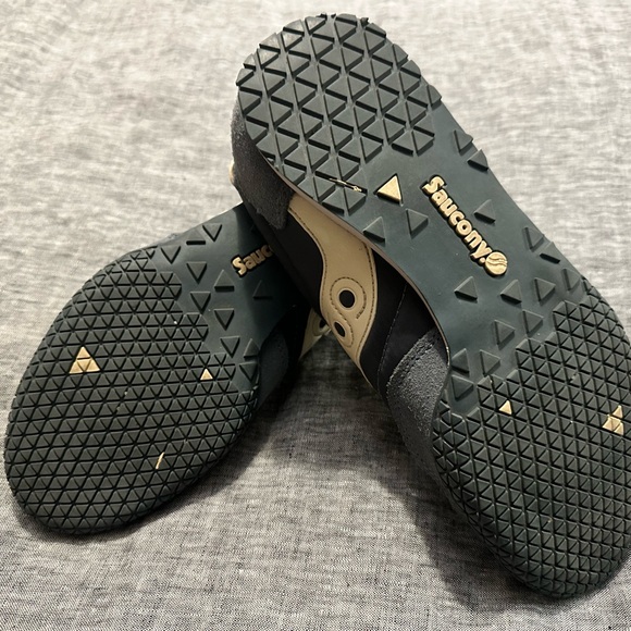 Saucony women’s Black and Cream Sneakers - Picture 4 of 4